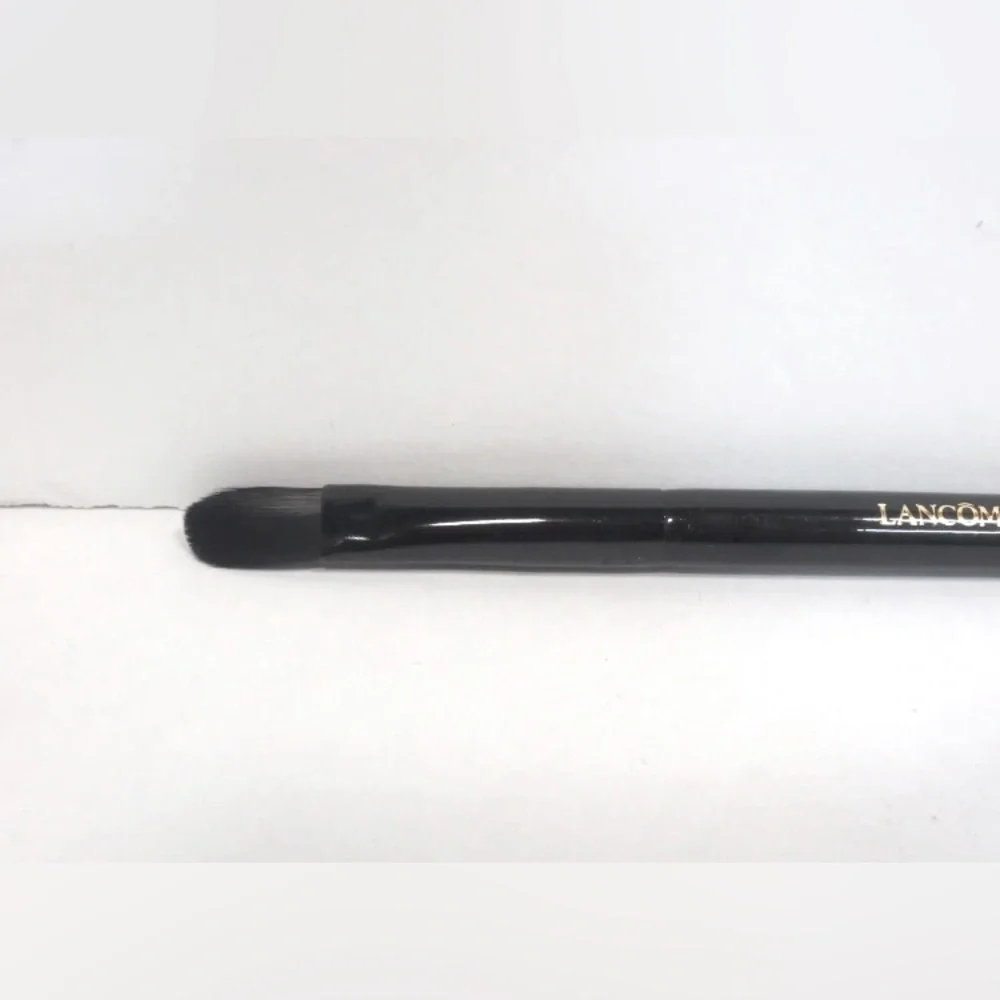 Lot of 2️⃣ NEW [Lancôme] Duel Ended (Blending & Allover) Eyeshadow Brushes - Picture 4 of 9